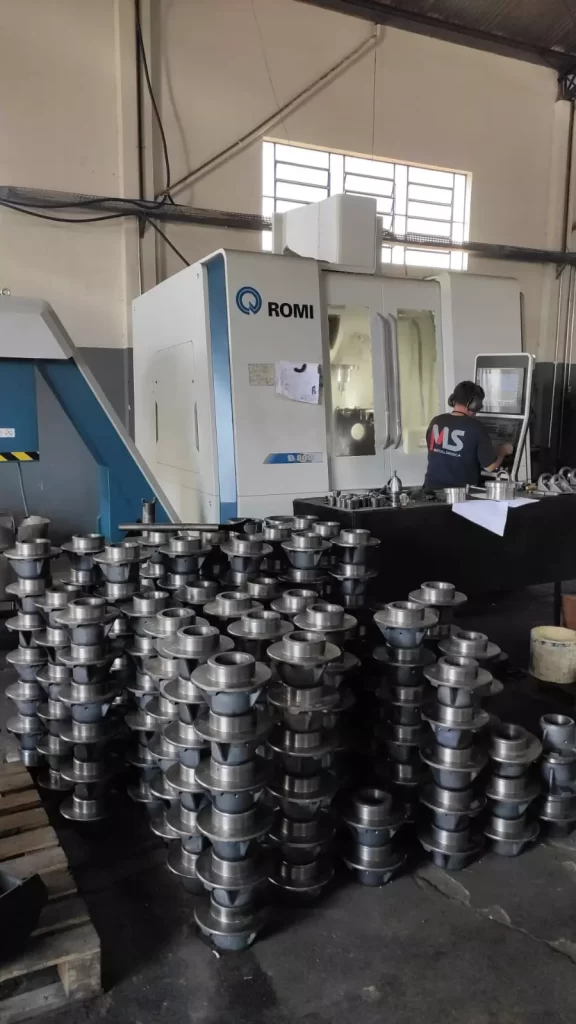 Centro de Usinagem Romi D800 - com quarto eixo