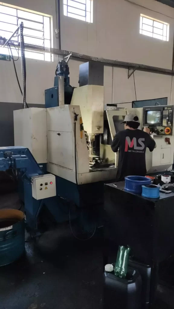 Centro de Usinagem Romi Polares v400